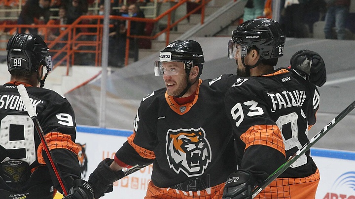 "Амур" в овертайме обыграл "Сибирь" в матче КХЛ