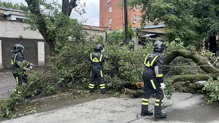 В Ростове-на-Дону объявлен режим ЧС и ведётся подготовка к очередному шторму