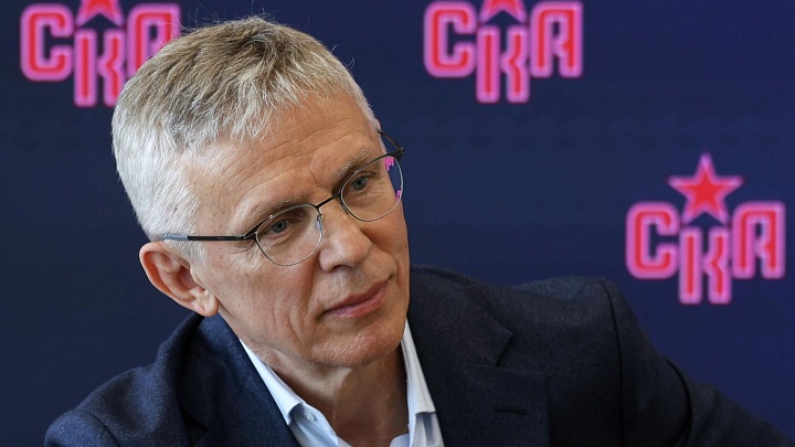 Тренер Ларионов пропустит матч КХЛ с ЦСКА из-за важных дел, заявили в СКА