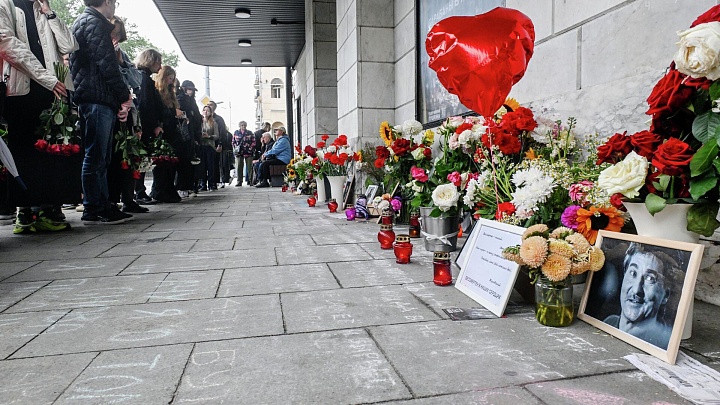 Юрия Бутусова похоронили на Кунцевском кладбище