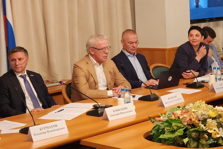 Вячеслав Фетисов призвал новых депутатов соблюдать конституционную обязанность по сохранению природы